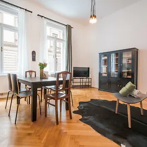  Apartment Grand Soho Ii