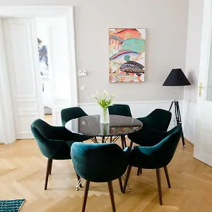  Apartment Urania - Mai's