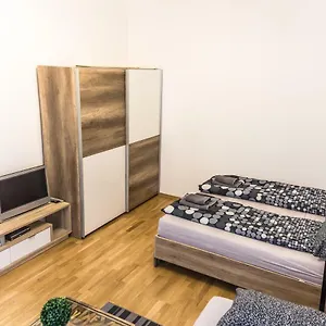  Apartment Gorgeous Flat Only 15 Min To Center